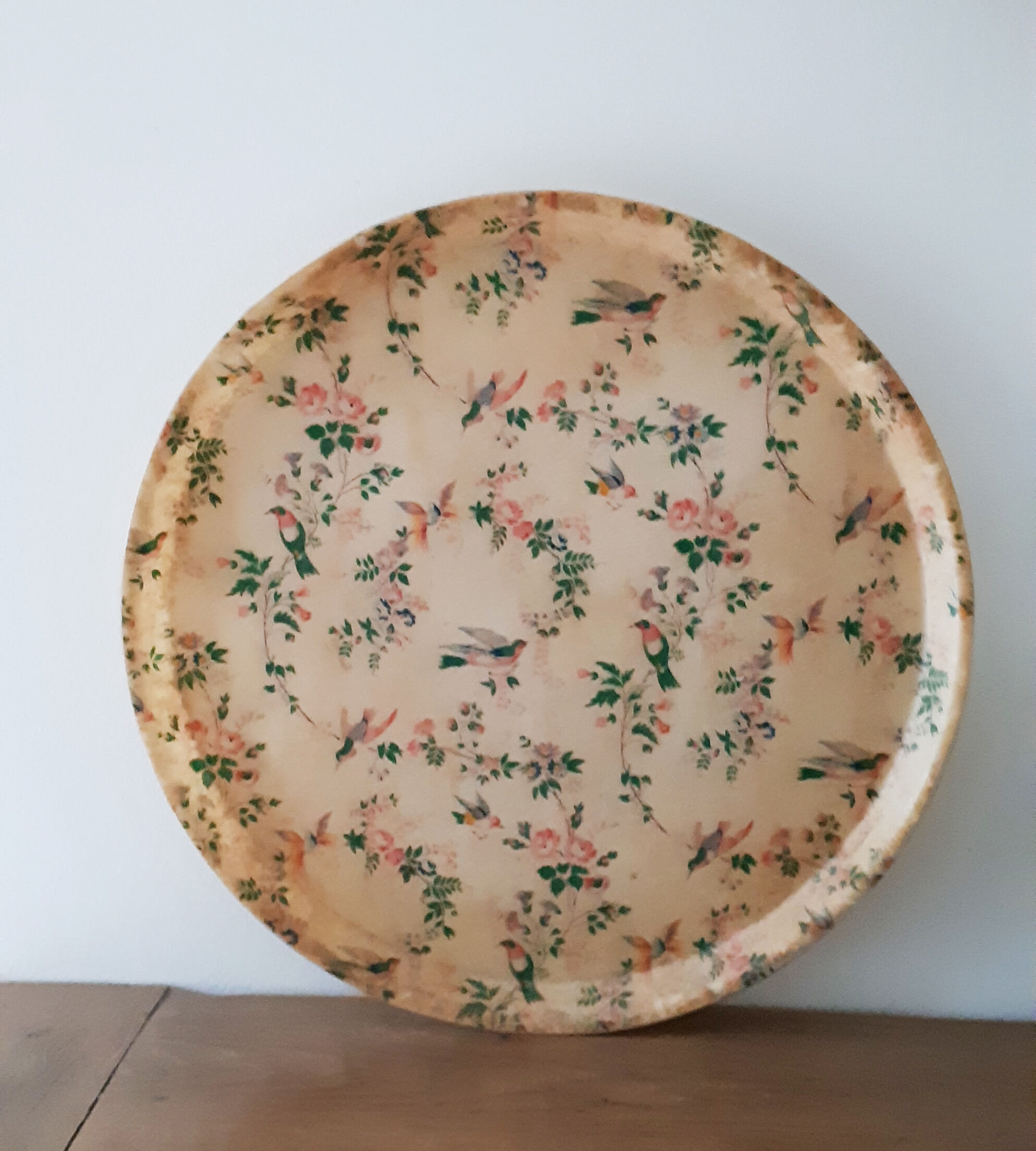 Round fiberglass serving tray