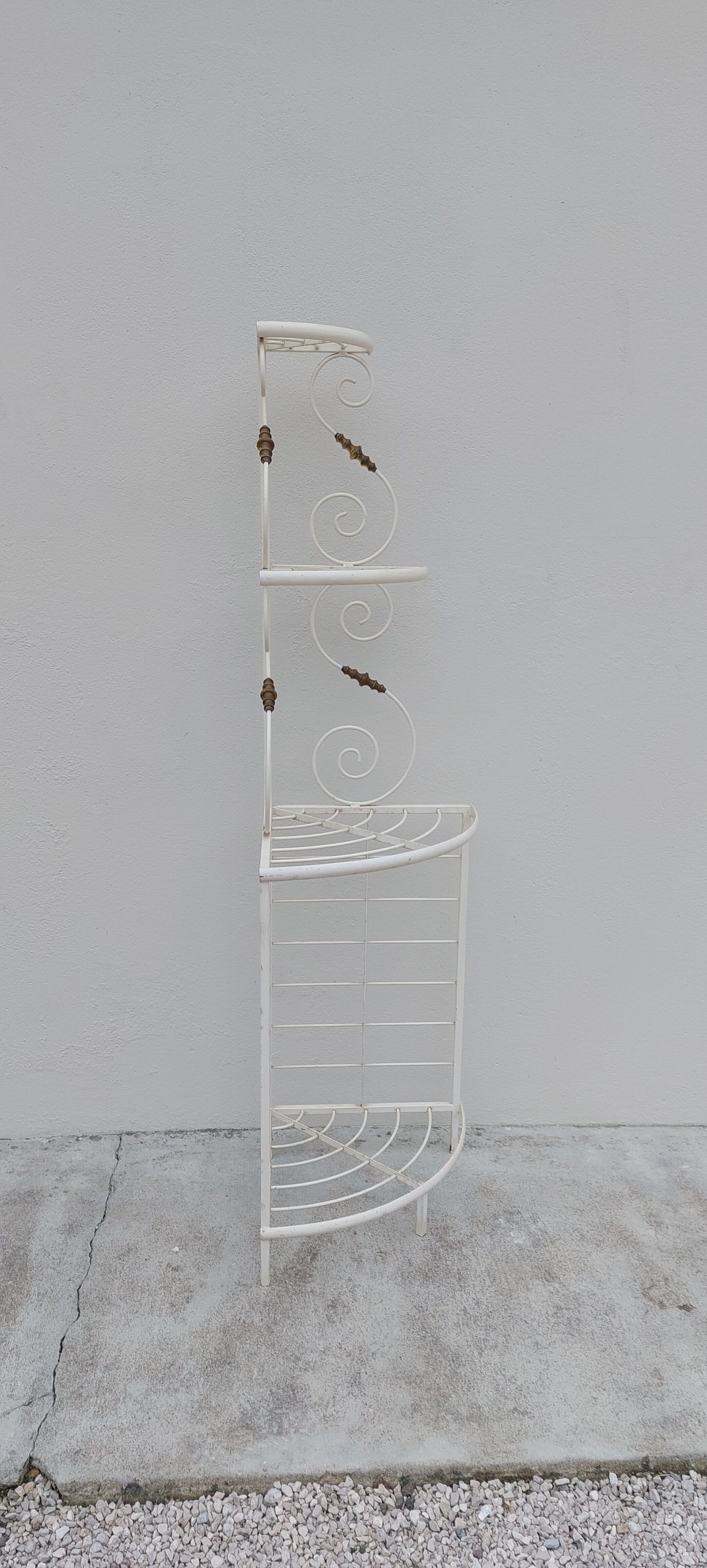 Étagère de coin de boulanger en fer