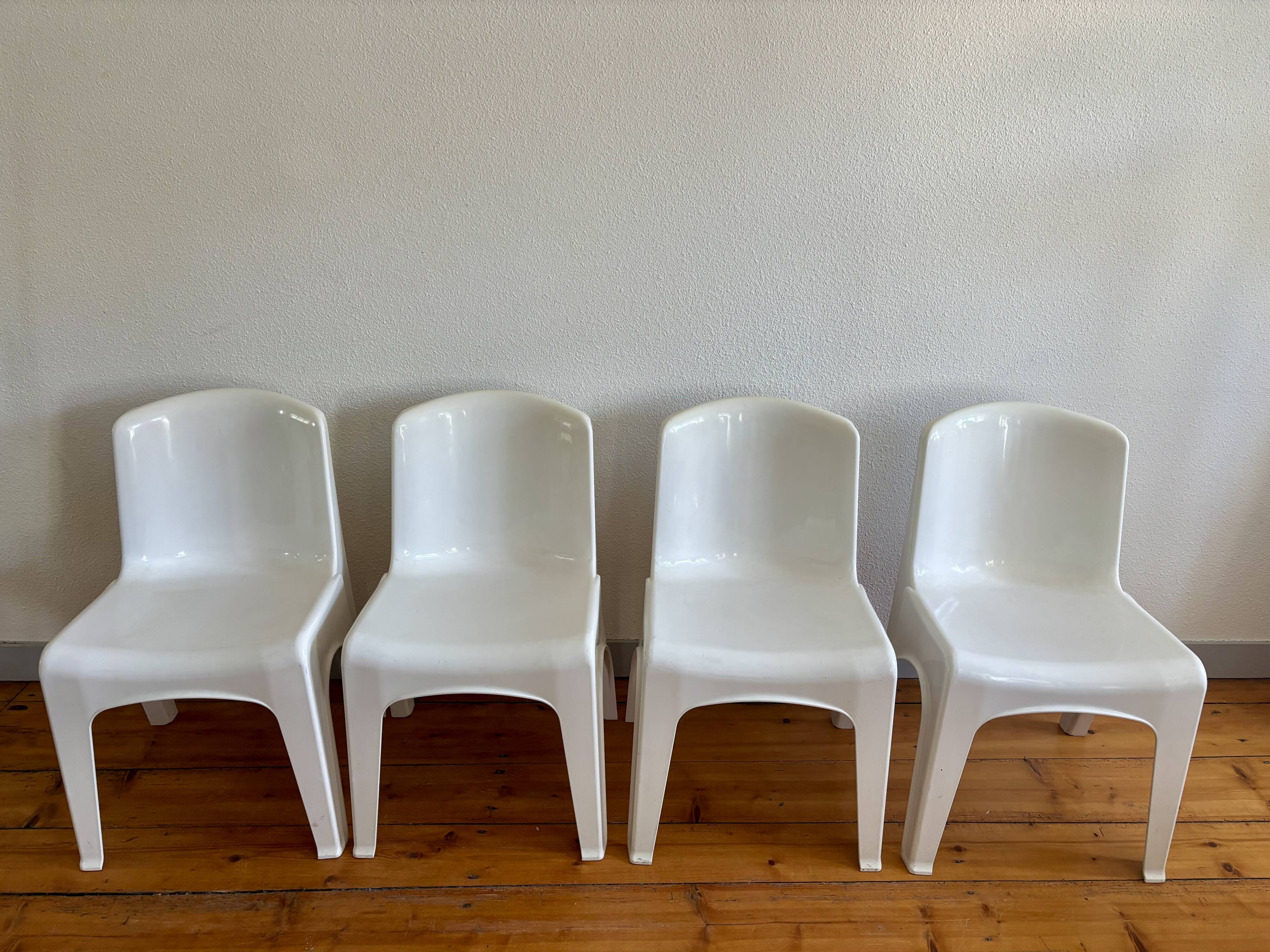 Série de 4 chaises Gilac 1970