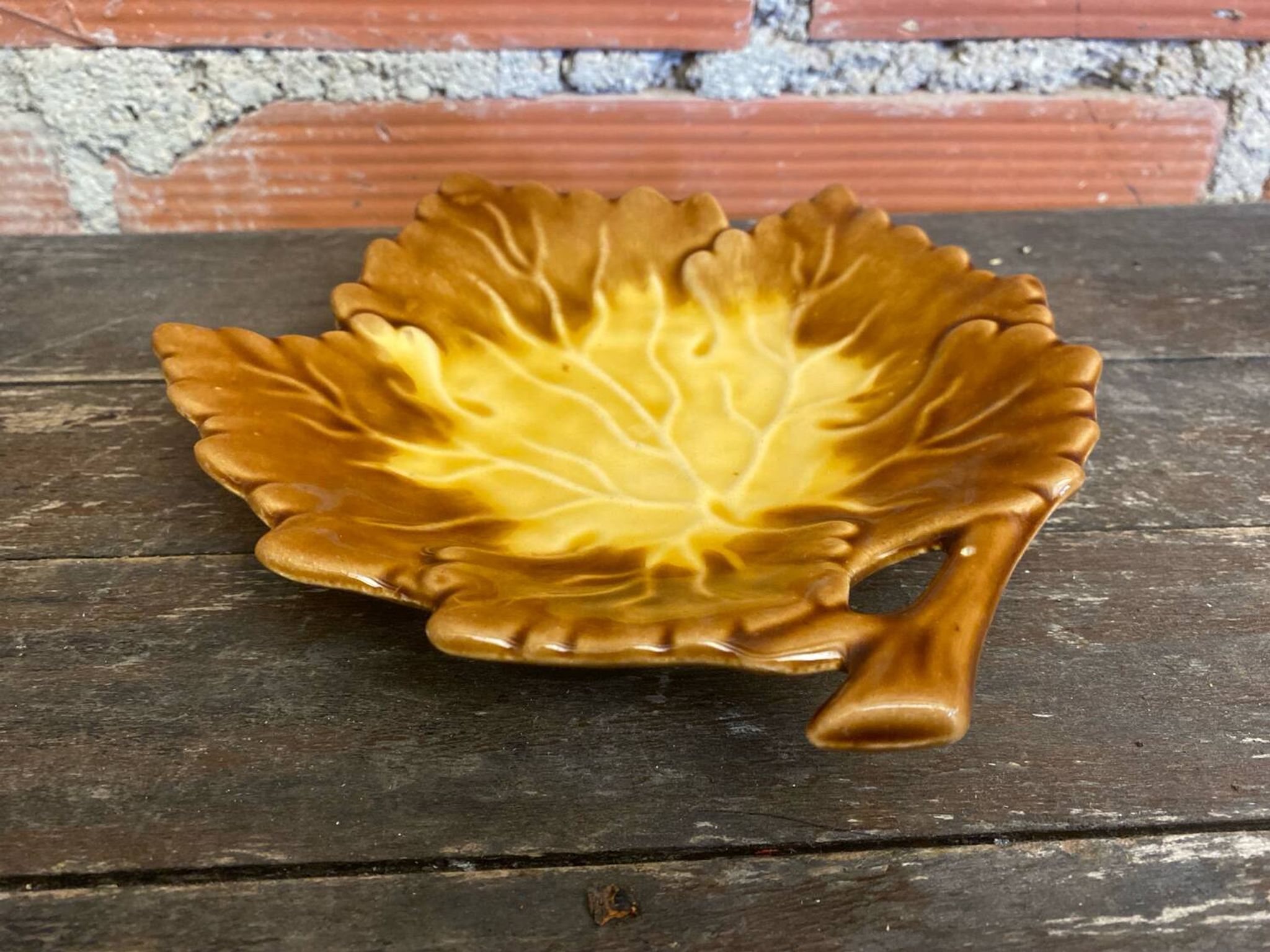 Old orfinox pocket video ceramic leaf shape vintage barbotine #