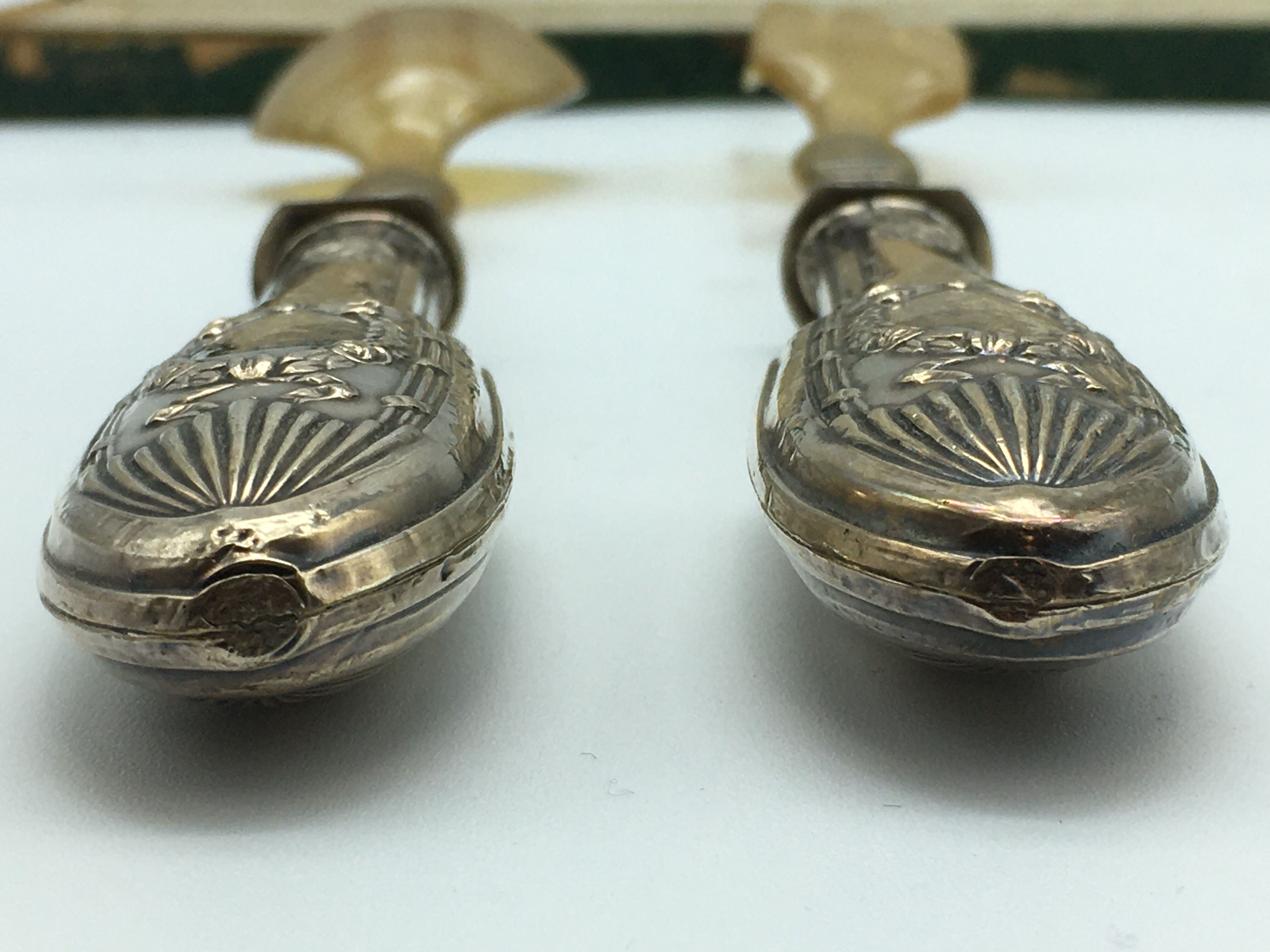 Stuffed silver salad cutlery