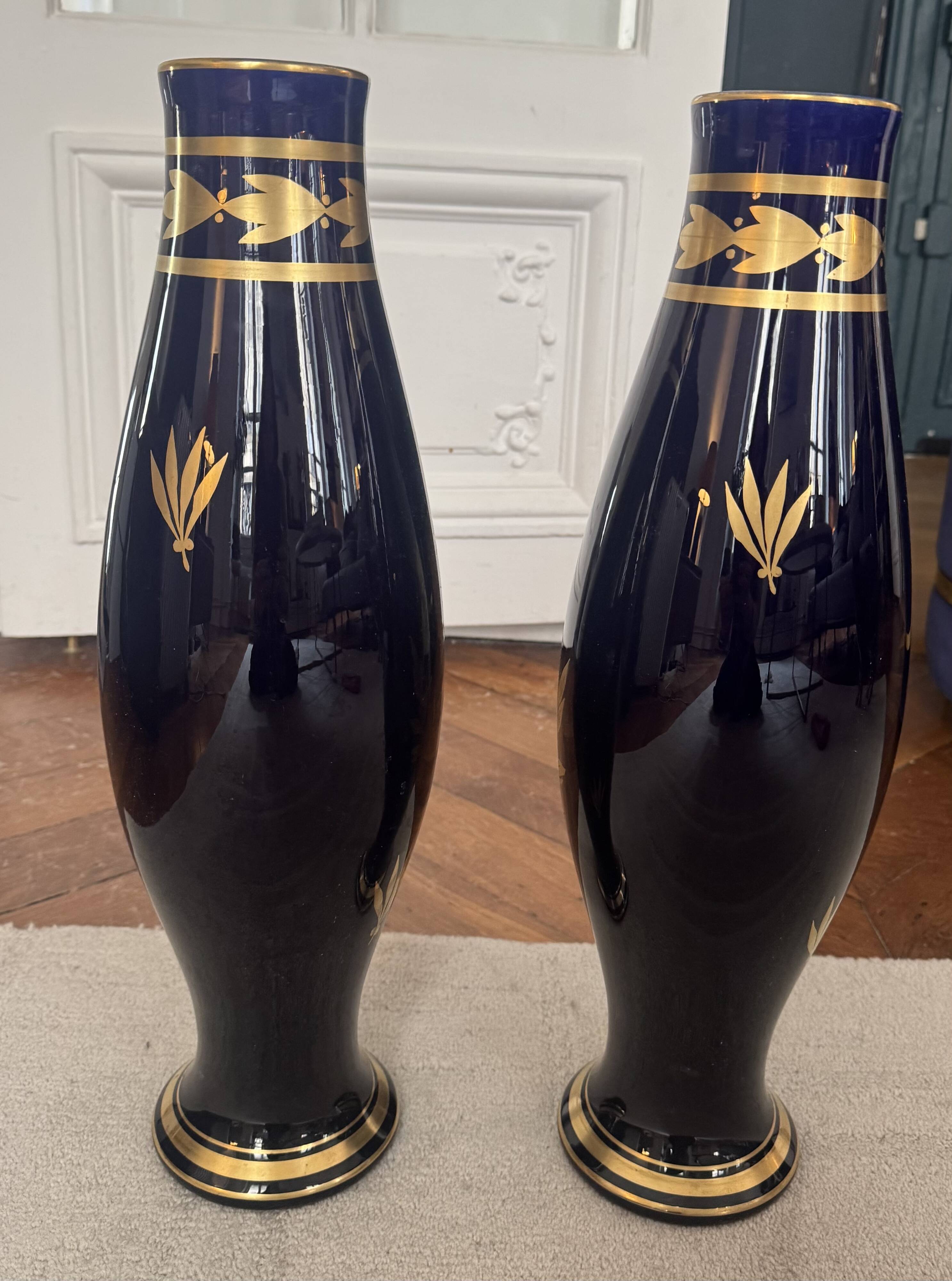 Paire de vases Gustave Asch bleu de Tours – décor Empire doré