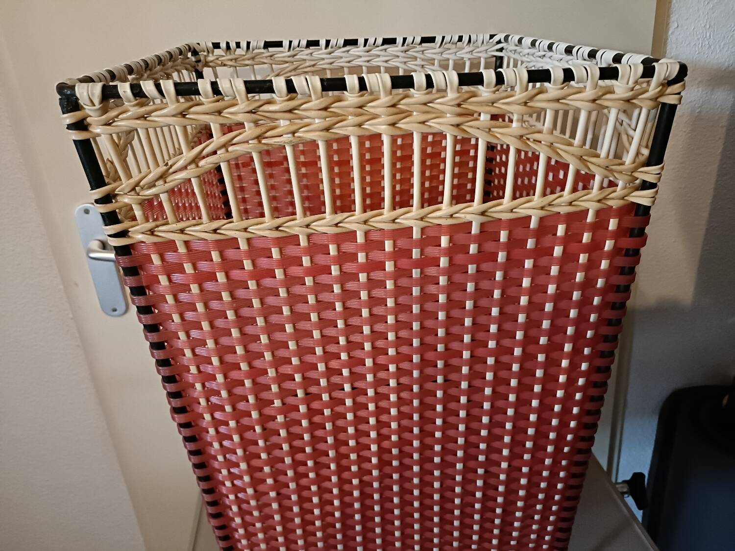 Vintage scoubidou laundry basket