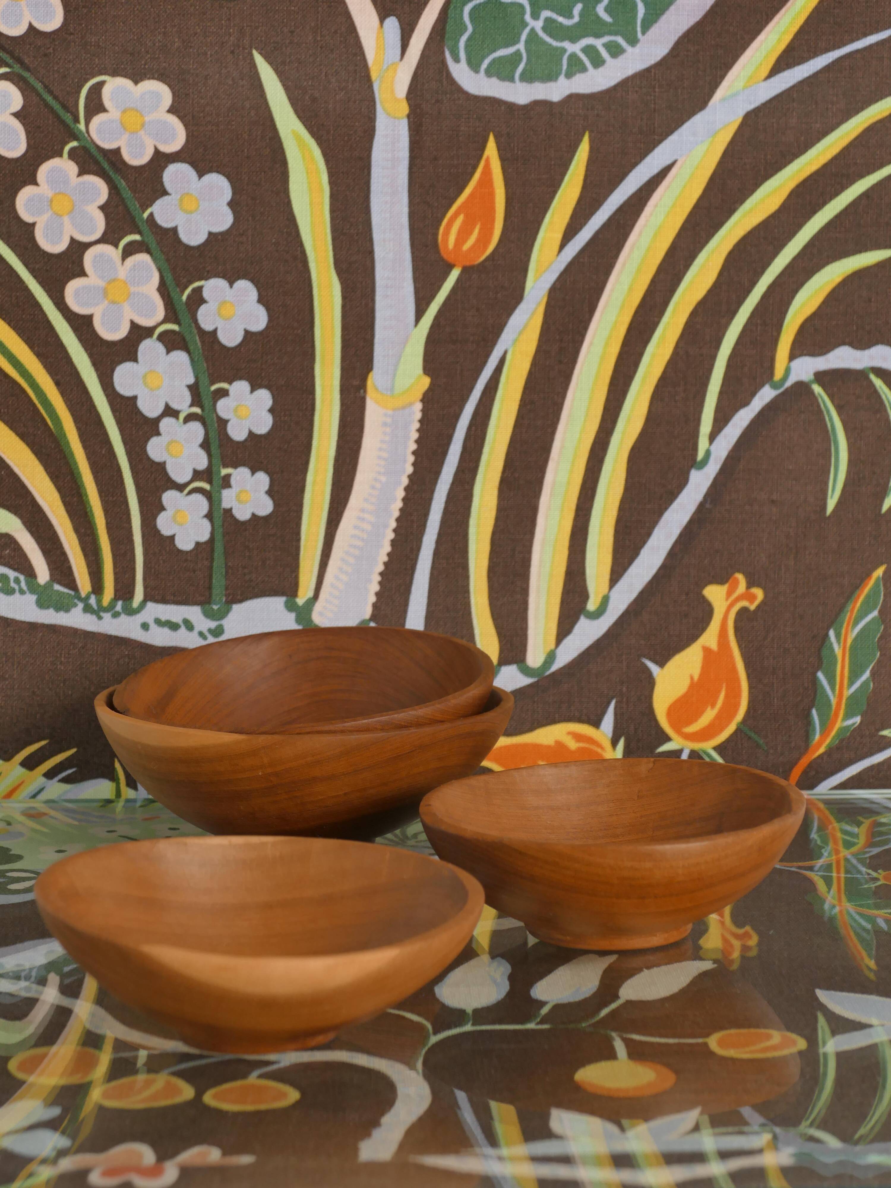 Handmade Akacia Wood Bowls, Set of 4