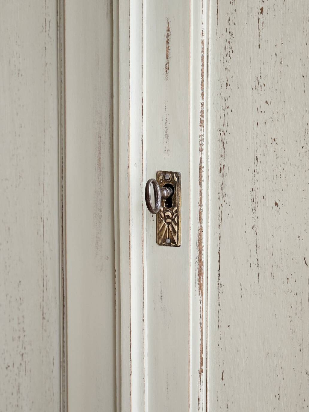 Vintage Parisian buffet with patina in solid wood | Léonie