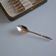 12 Cuillères à moka métal argenté manche à la russe + boite