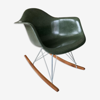 Rocking chair/Chaise à bascule fibre de verre de Charles & Ray Eames Herman Miller.