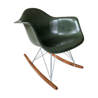 Rocking chair/Chaise à bascule fibre de verre de Charles & Ray Eames Herman Miller.