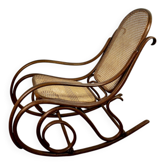 Thonet rocking chair in curved wood and cane from the 1900s