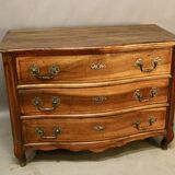 Louis XV Curved Chest of Drawers in Walnut