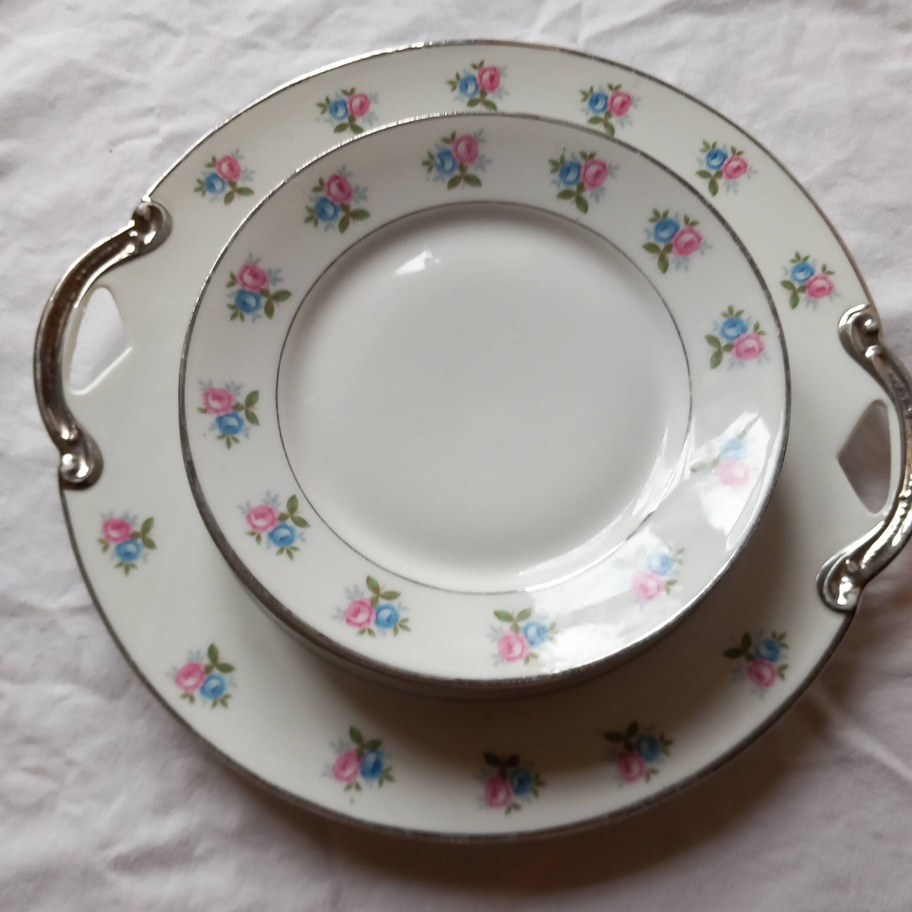 4 dessert plates + floral porcelain cake dish LT France