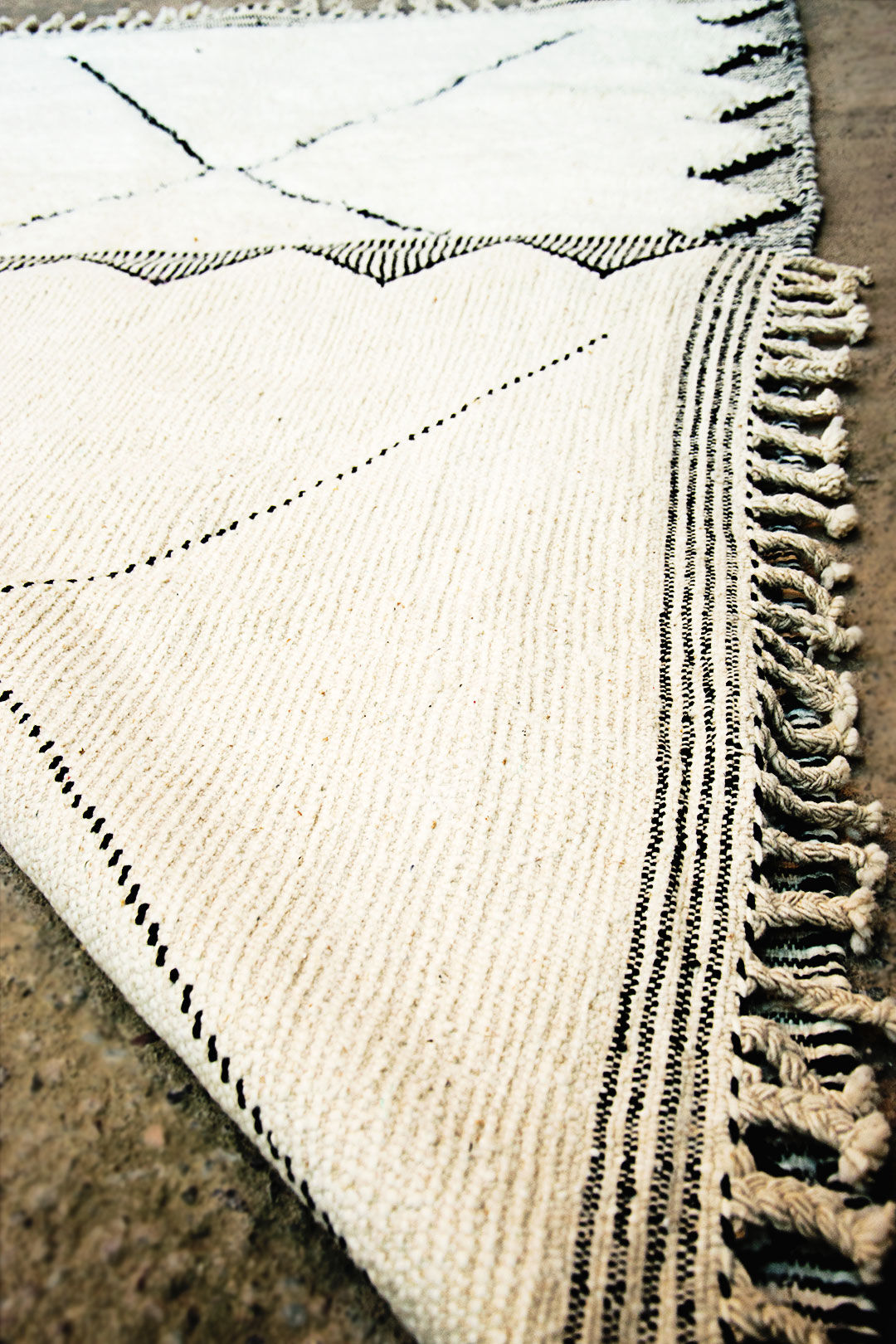 Carpet beni ouarain 100% virgin wool makes a new hand 140x220cm