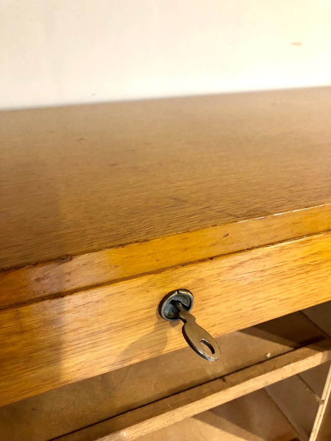 Double curtain filing cabinet