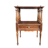 Table de chevet en bois massif à colonnettes tournées, début XXème s.