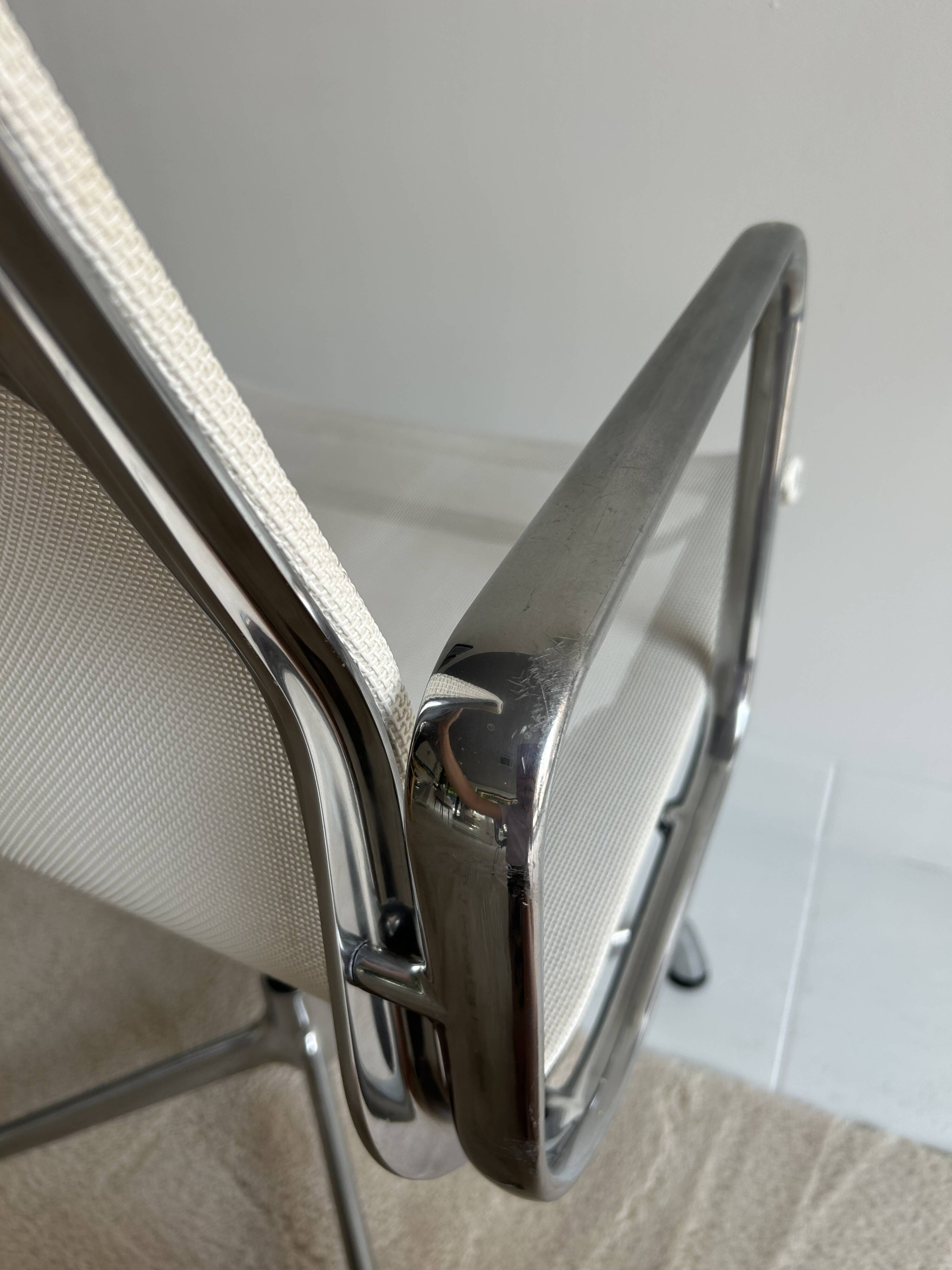 Eames EA108 swivel chair Vitra