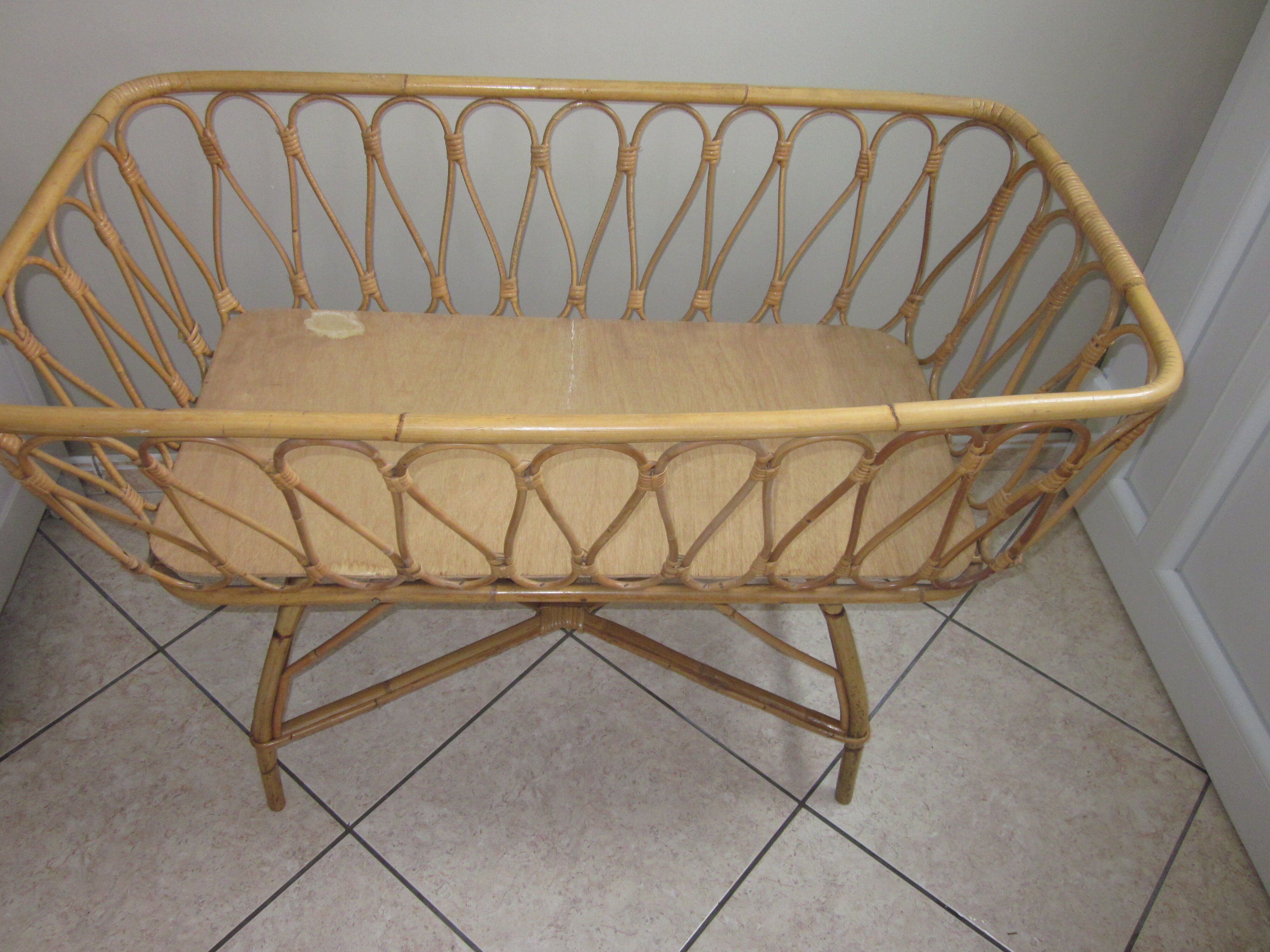 Baby vintage rattan bed