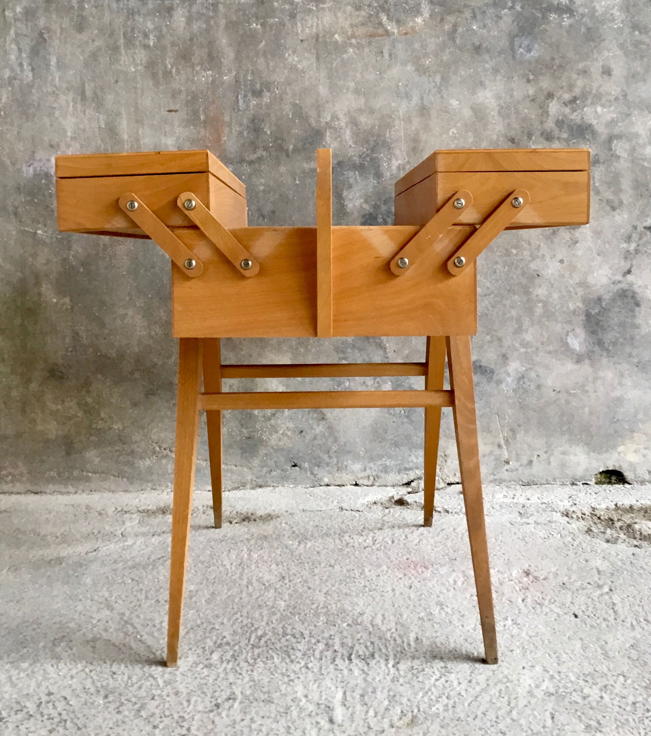 Worker with ears and feet compass - vintage 1960