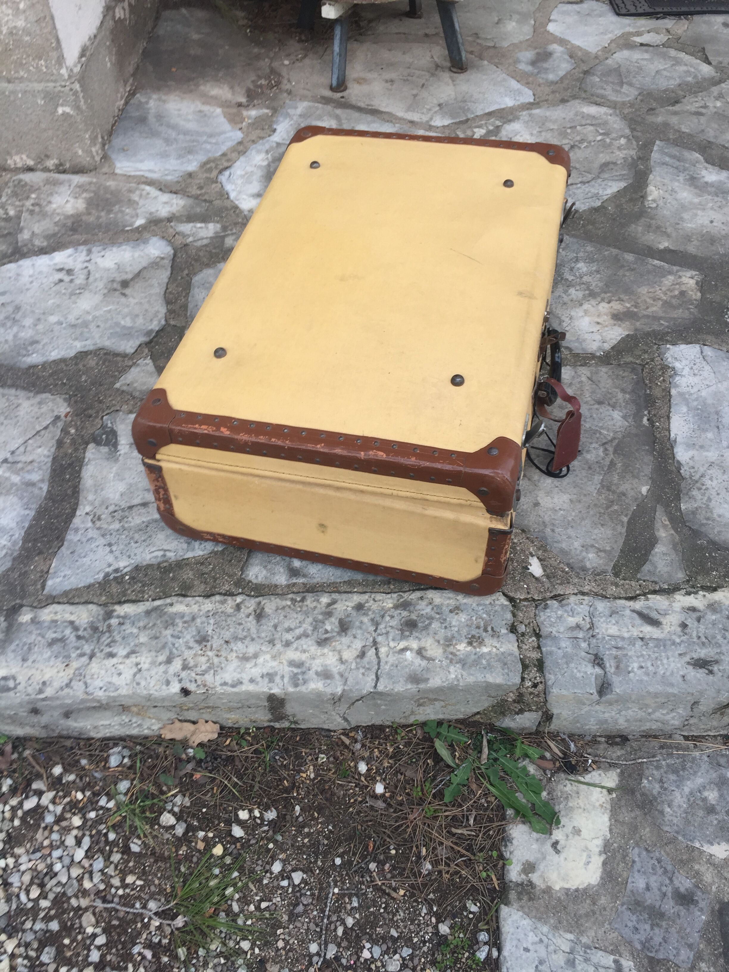 Suitcase officer