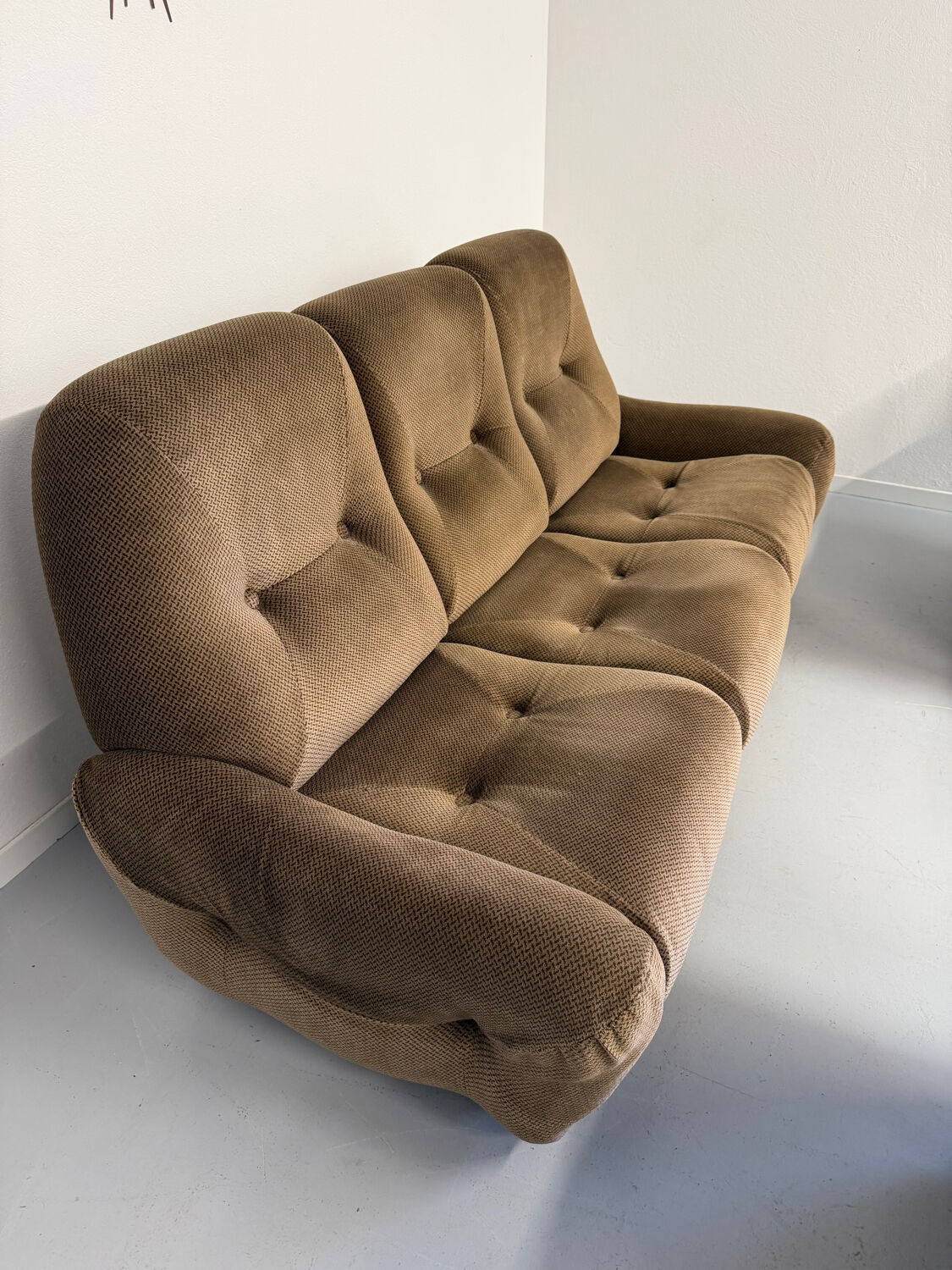 Cosy 3-seater sofa, convertible, French design from the 70s, vintage.