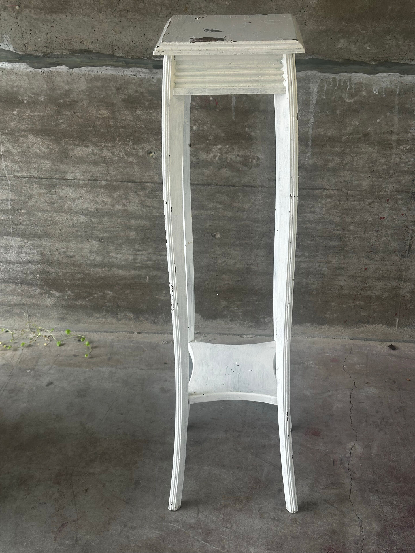 Sellette ancienne en bois peint blanc – H 110 cm