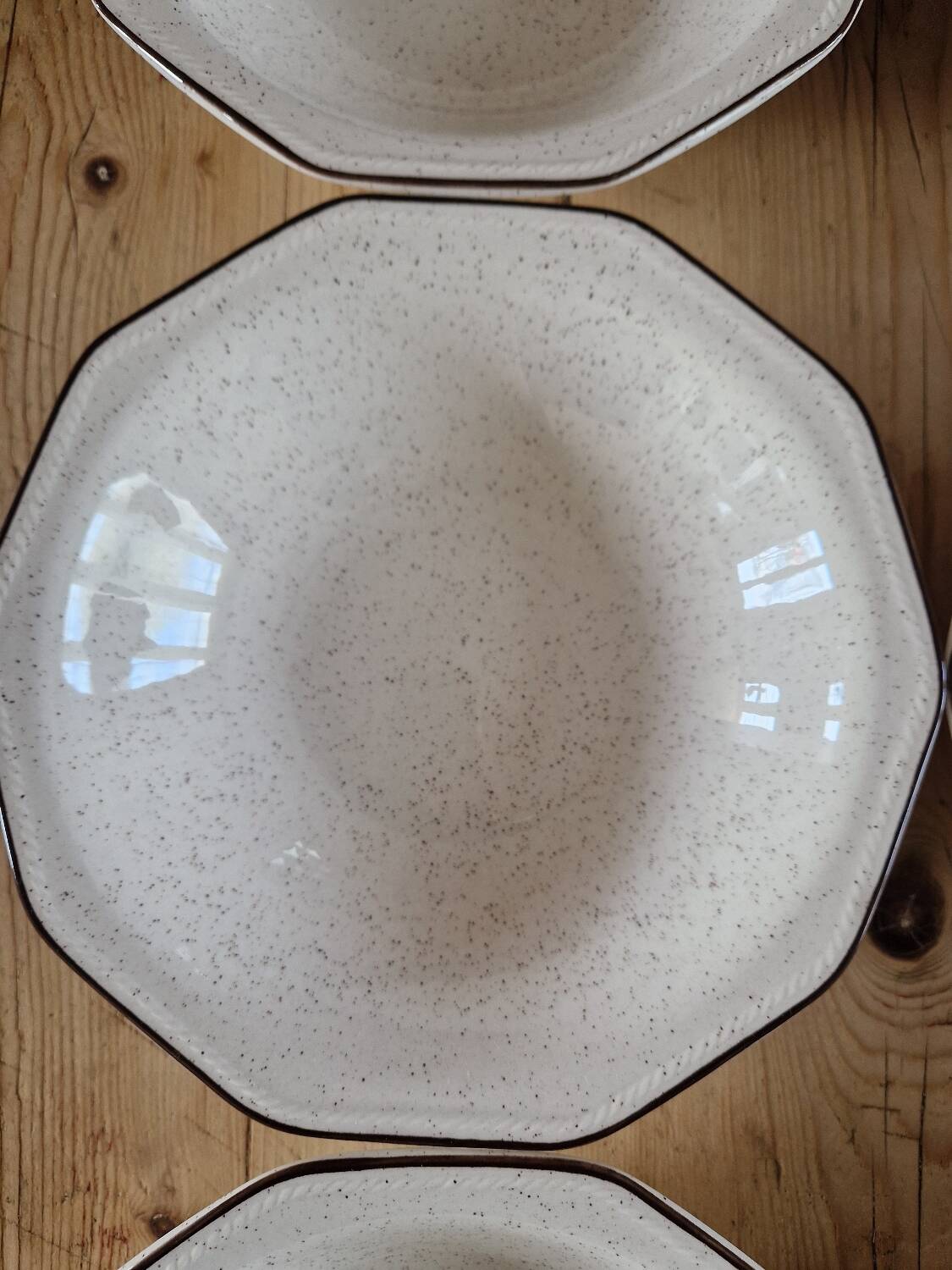 6 Chartwell Churchill vintage beige soup plates