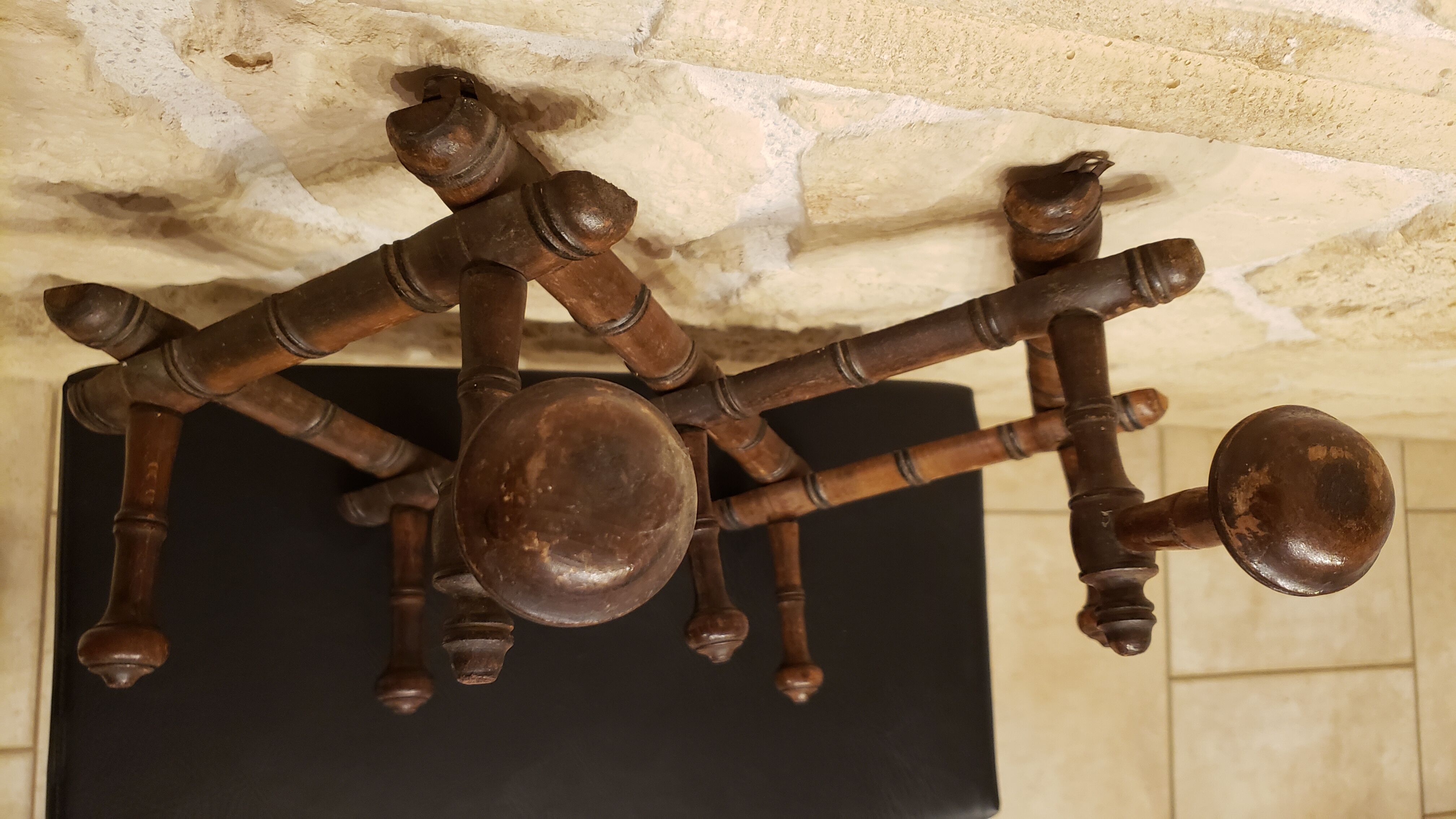 Extendable wooden wall coat rack