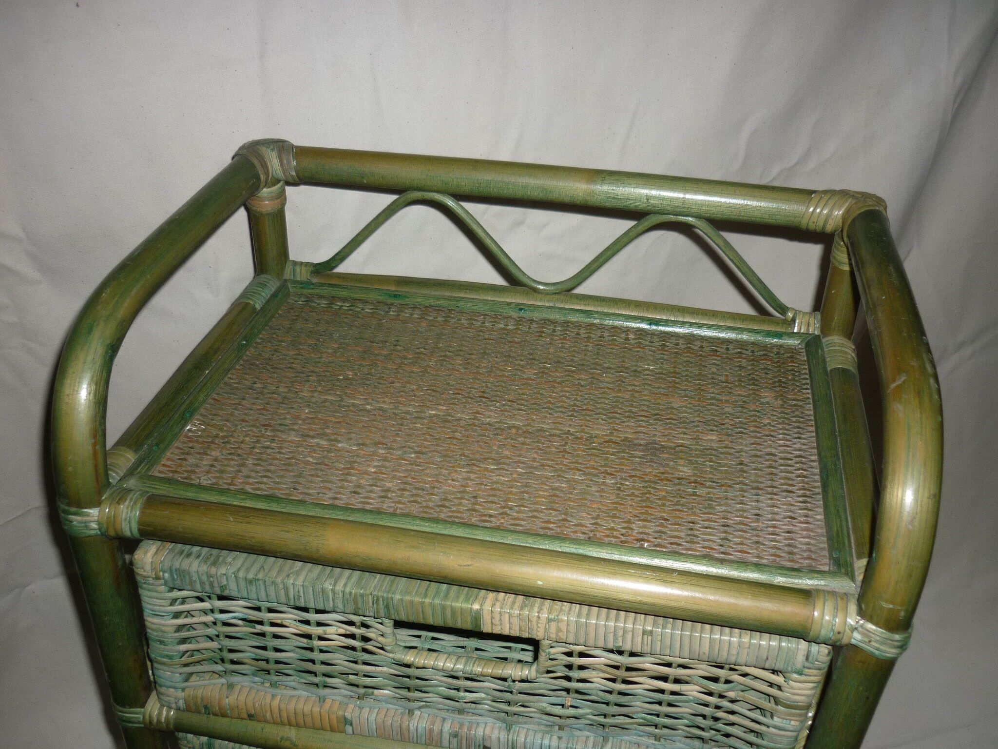 Bedside table with 3 drawers in bamboo and green rattan