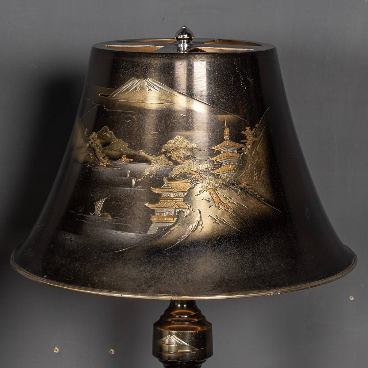 Mid 20thc japanese pair of lacquered table lamps c.1960