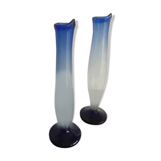 Duo de vases bleus en verre soufflé