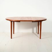 Table de salle à manger ronde scandinave des années 1960 en teck rayé