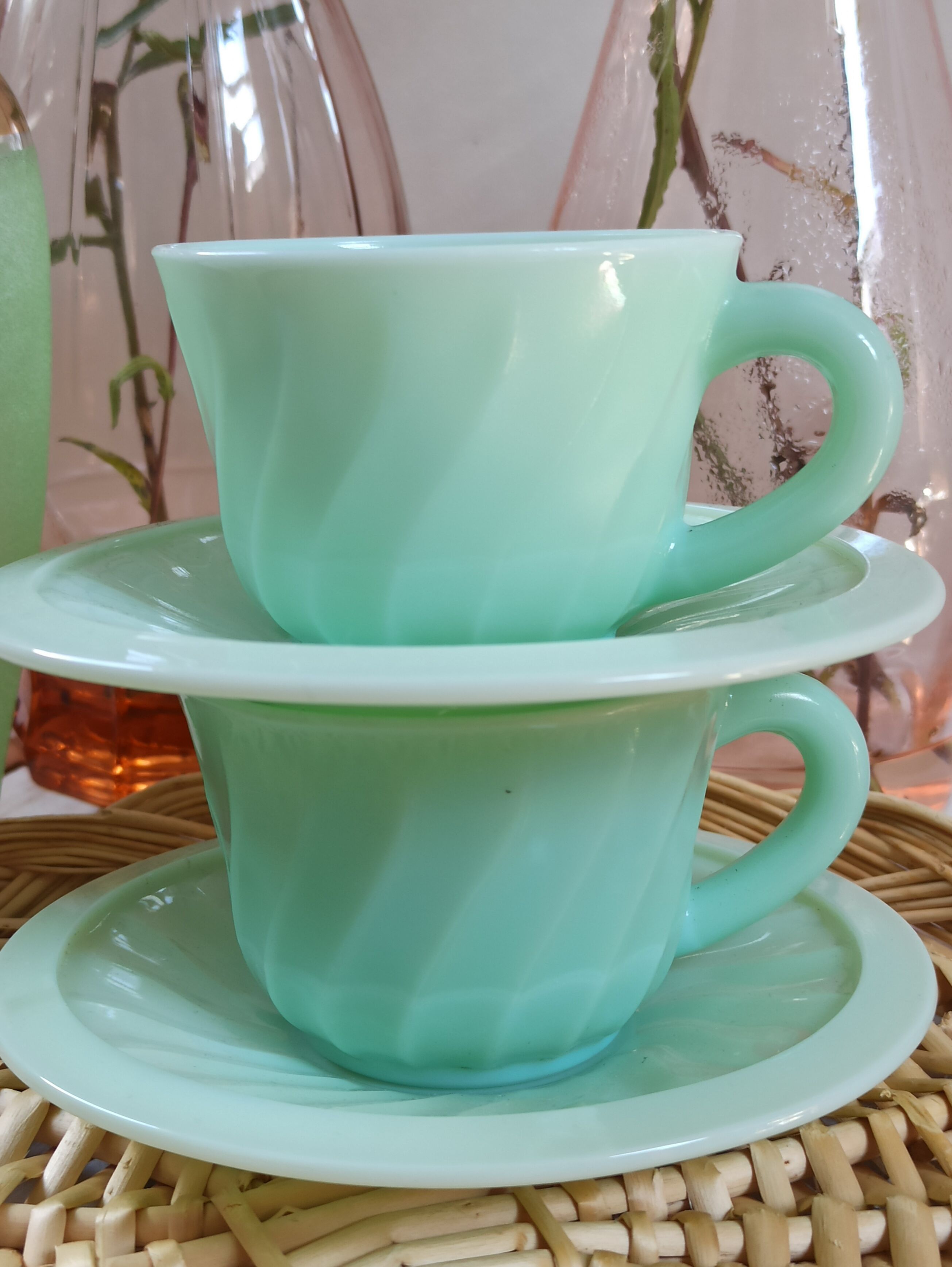 Vintage opaline jadeïte cups