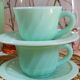 Vintage opaline jadeïte cups
