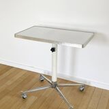 Tablet with chrome and white lacquered wheels