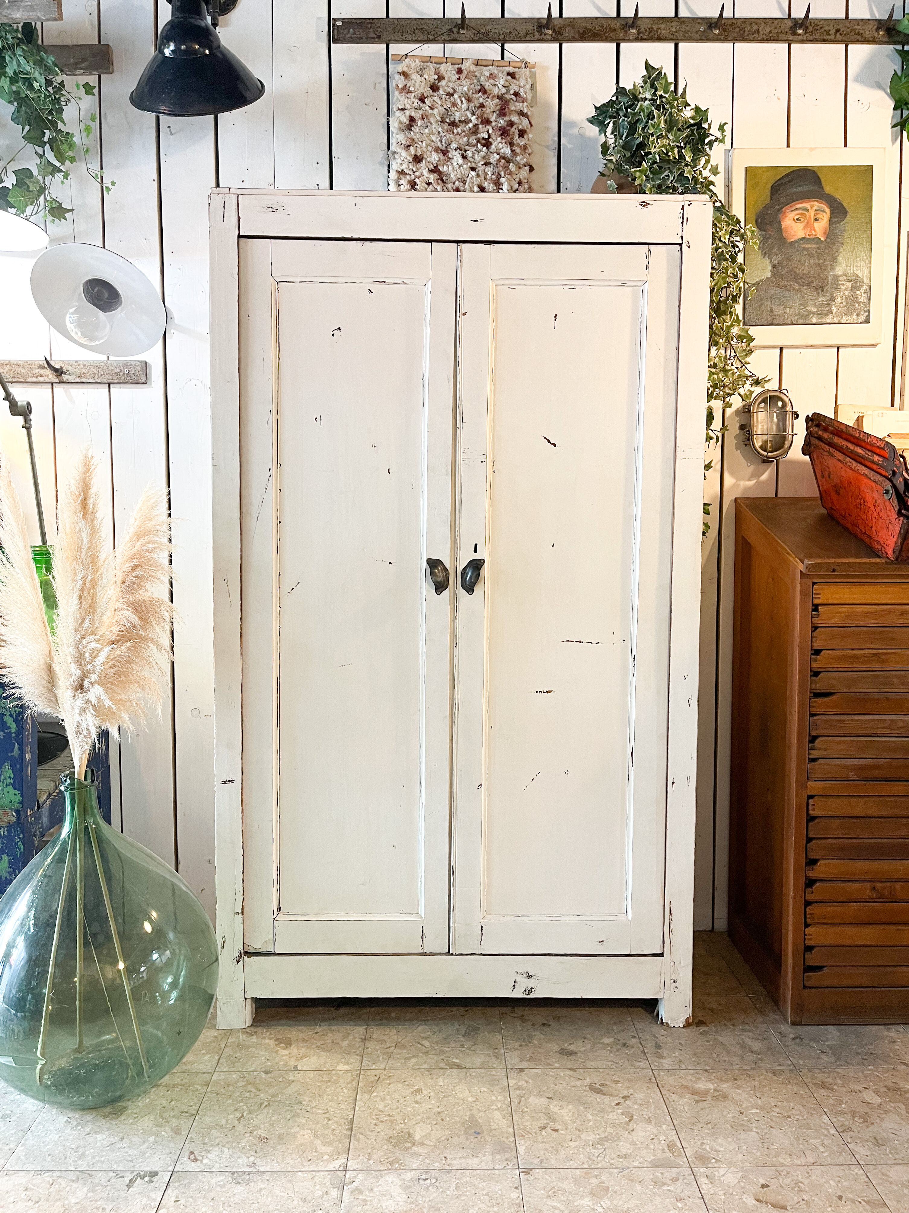 Armoire parisienne patine blanche