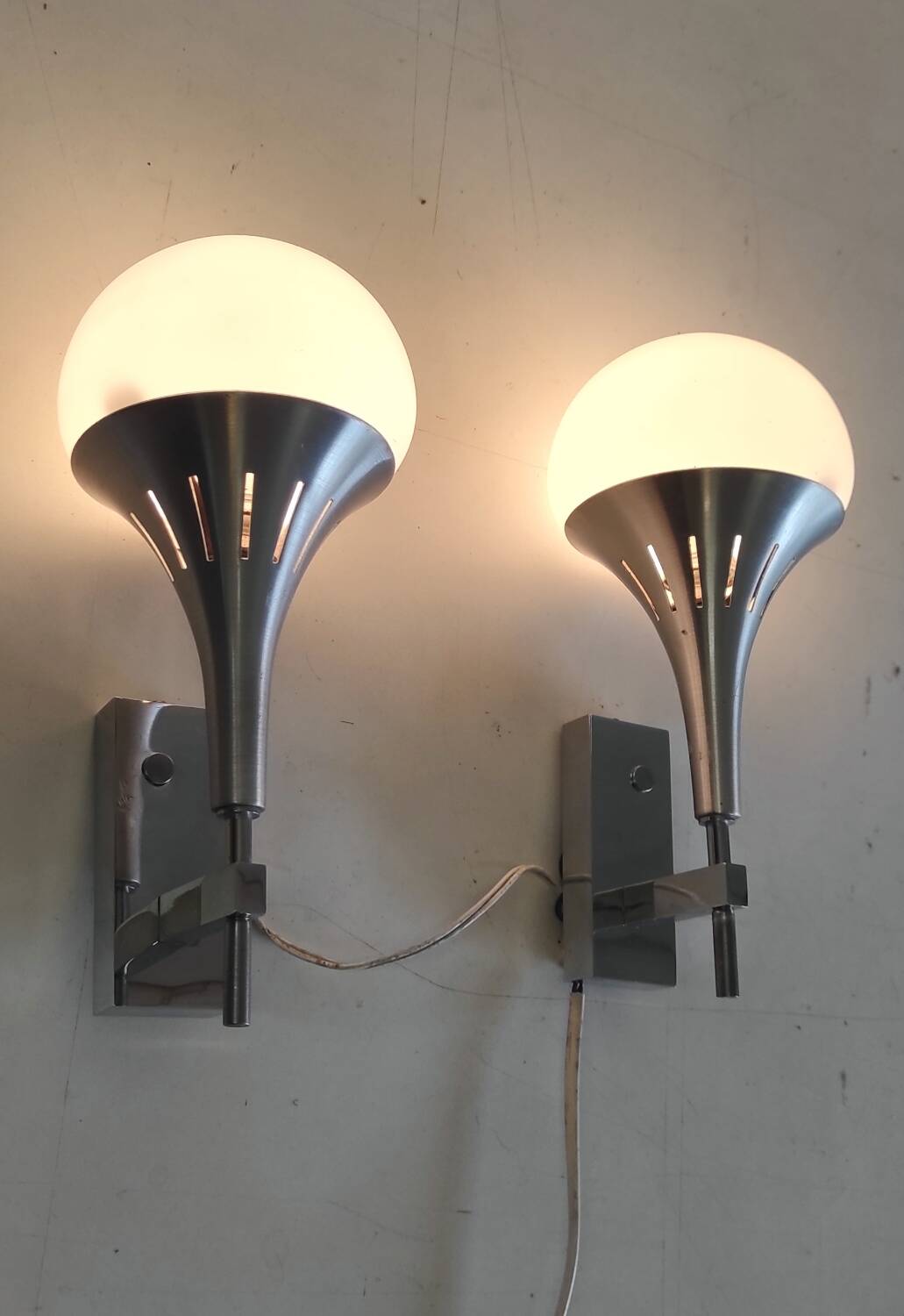 Appliques tulipes en métal et verre - années 60/70