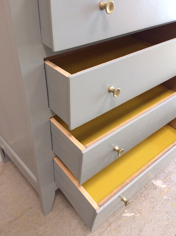 Commode vintage gris safran