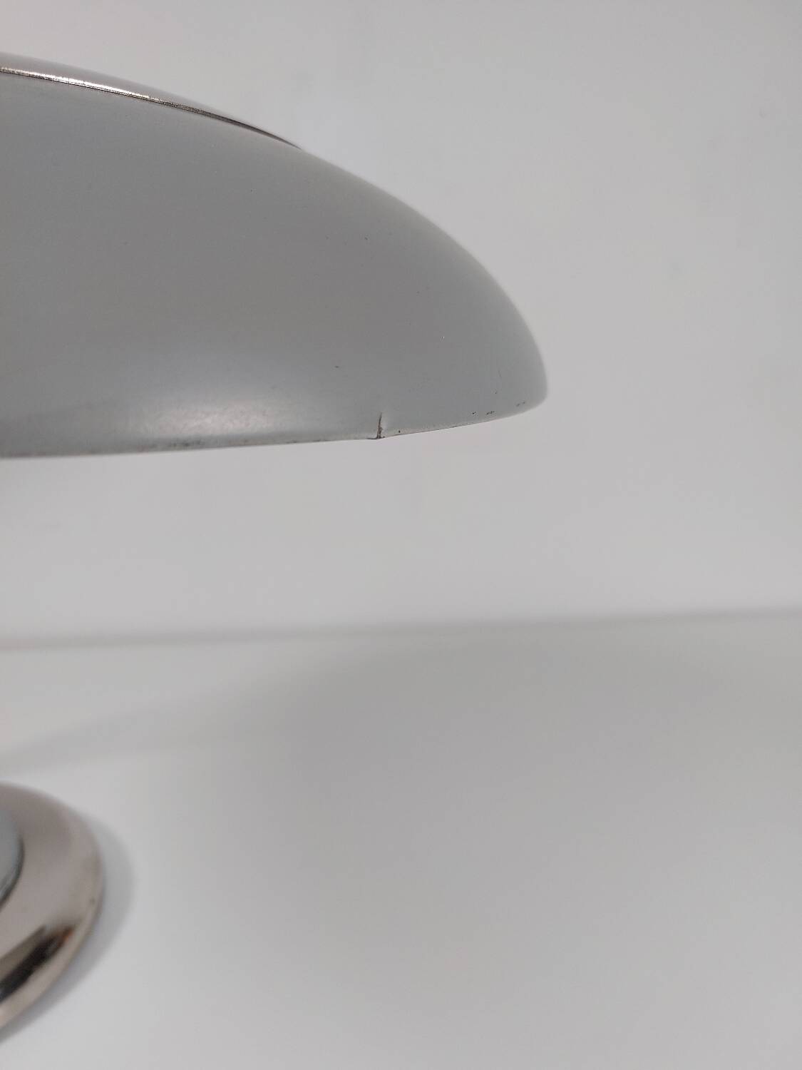 Rare lampe de bureau vintage, lampe de table RDA bleu clair chromé