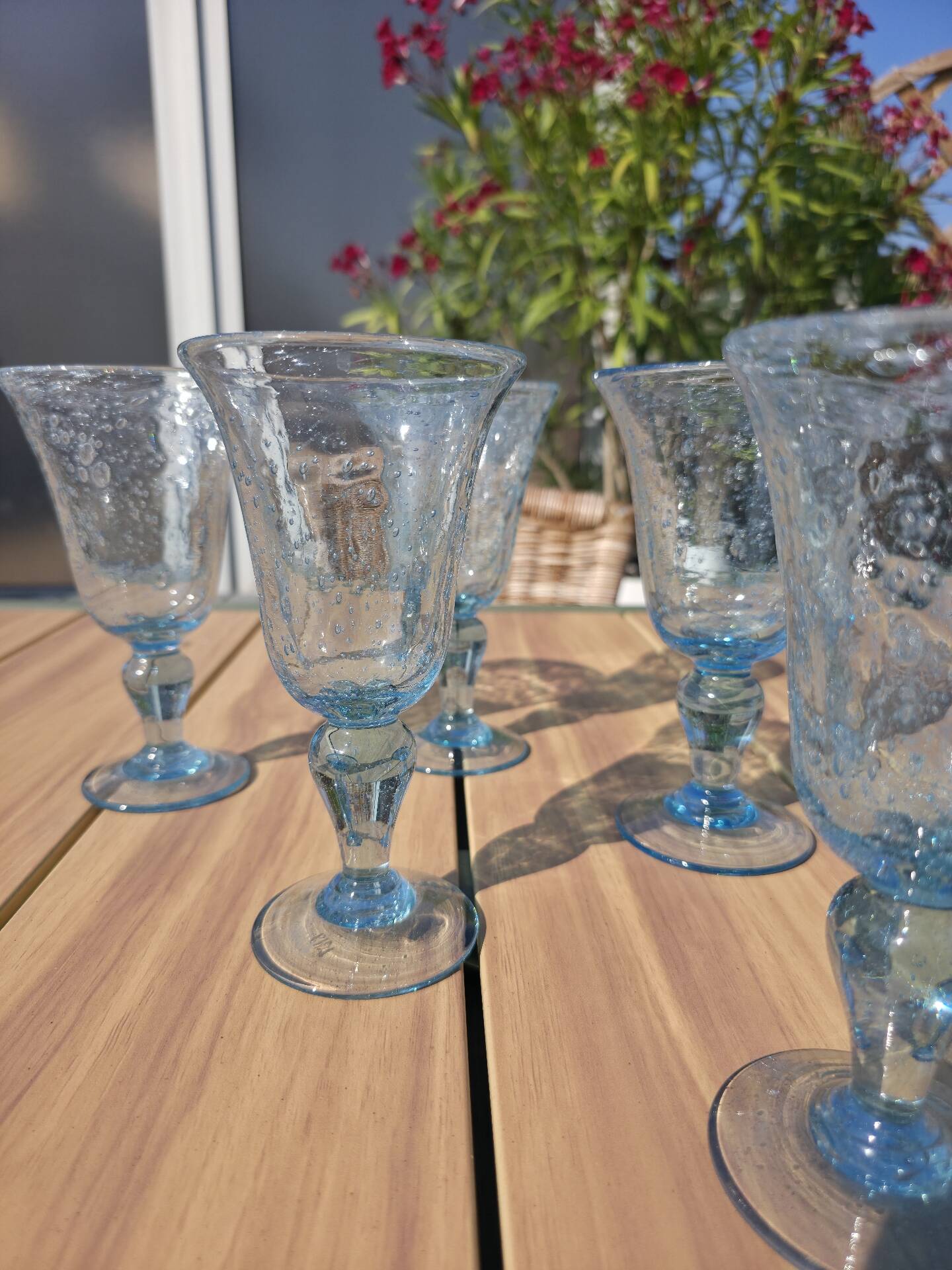 8 large blown glass goblets with bubbles from Biot – Blue signed