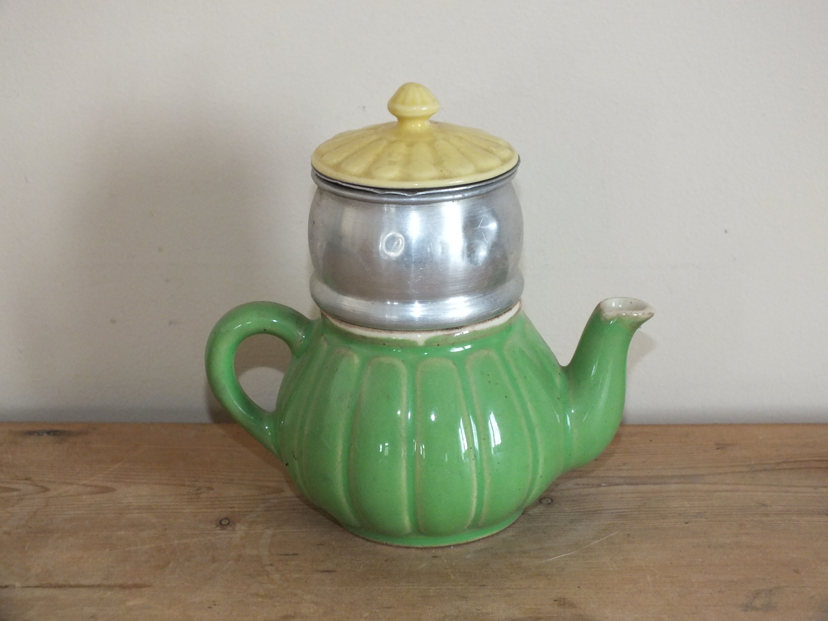 Selfish or miniature coffee maker green and yellow