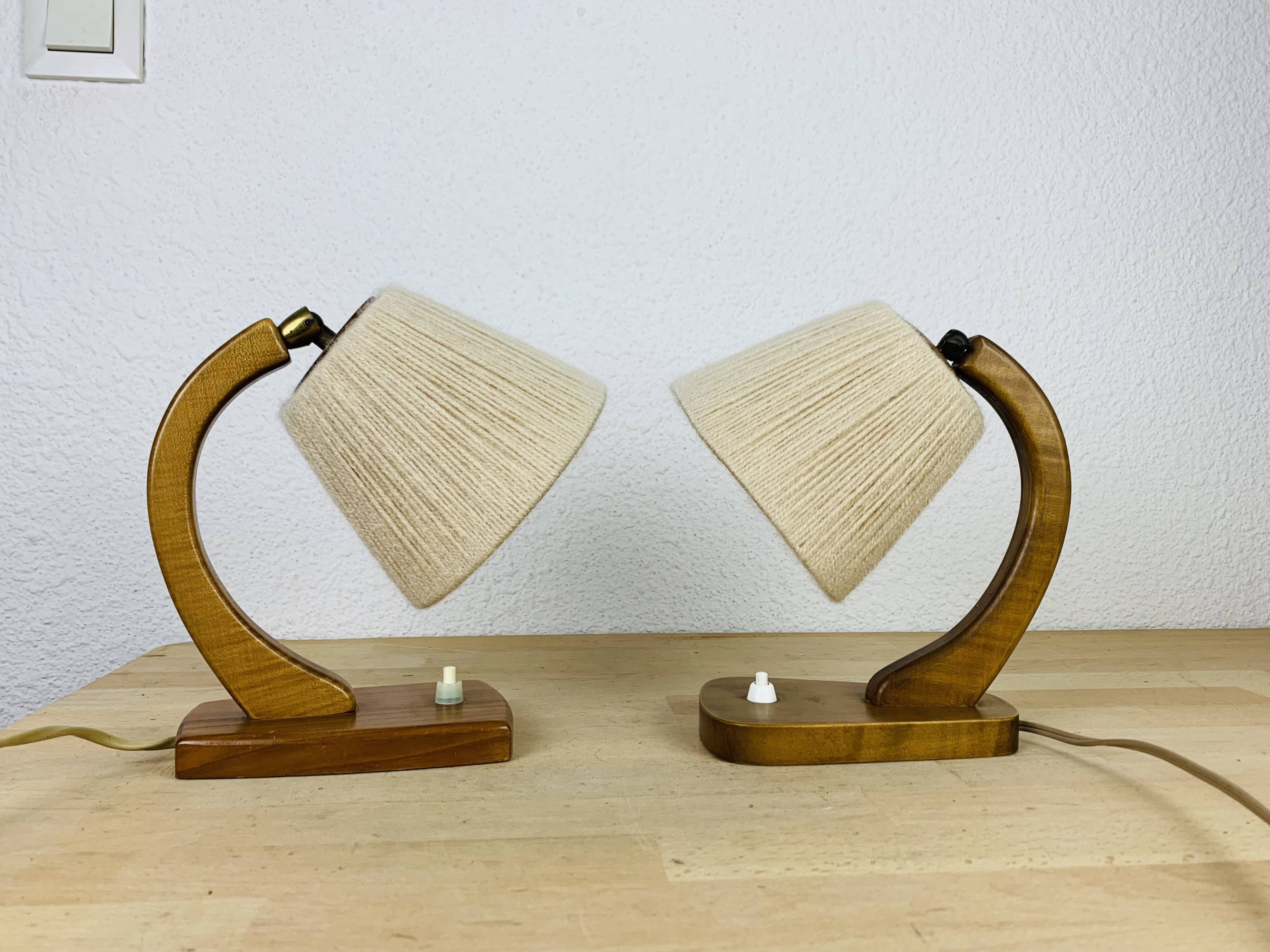 Paire de lampes art déco bois courbé et laine