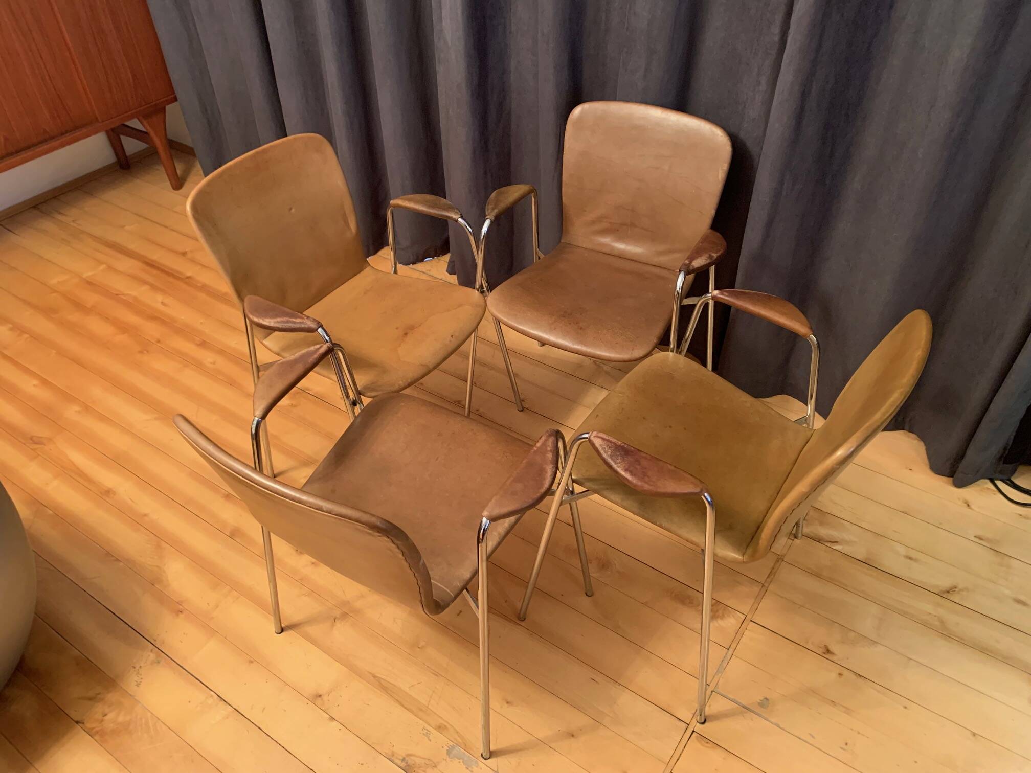 Ensemble de quatre chaises, Italie, années 1960