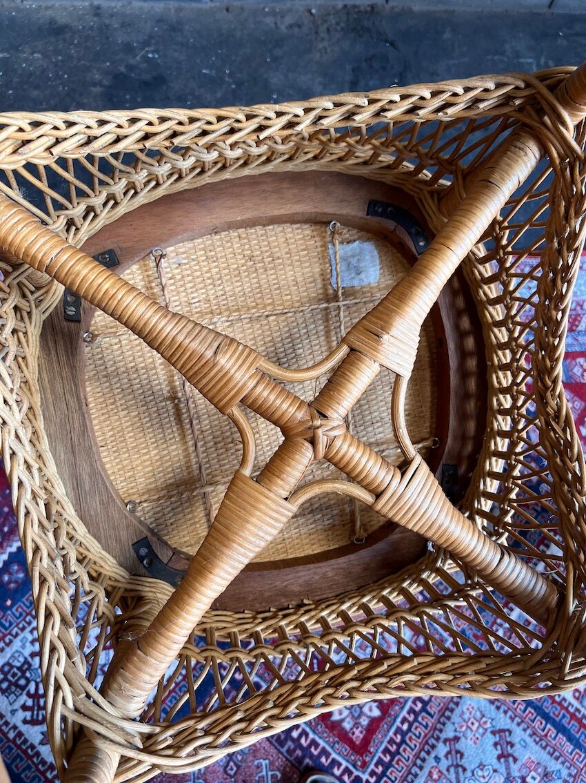 Rocking-chair / vintage rocking chair made of wood and wicker