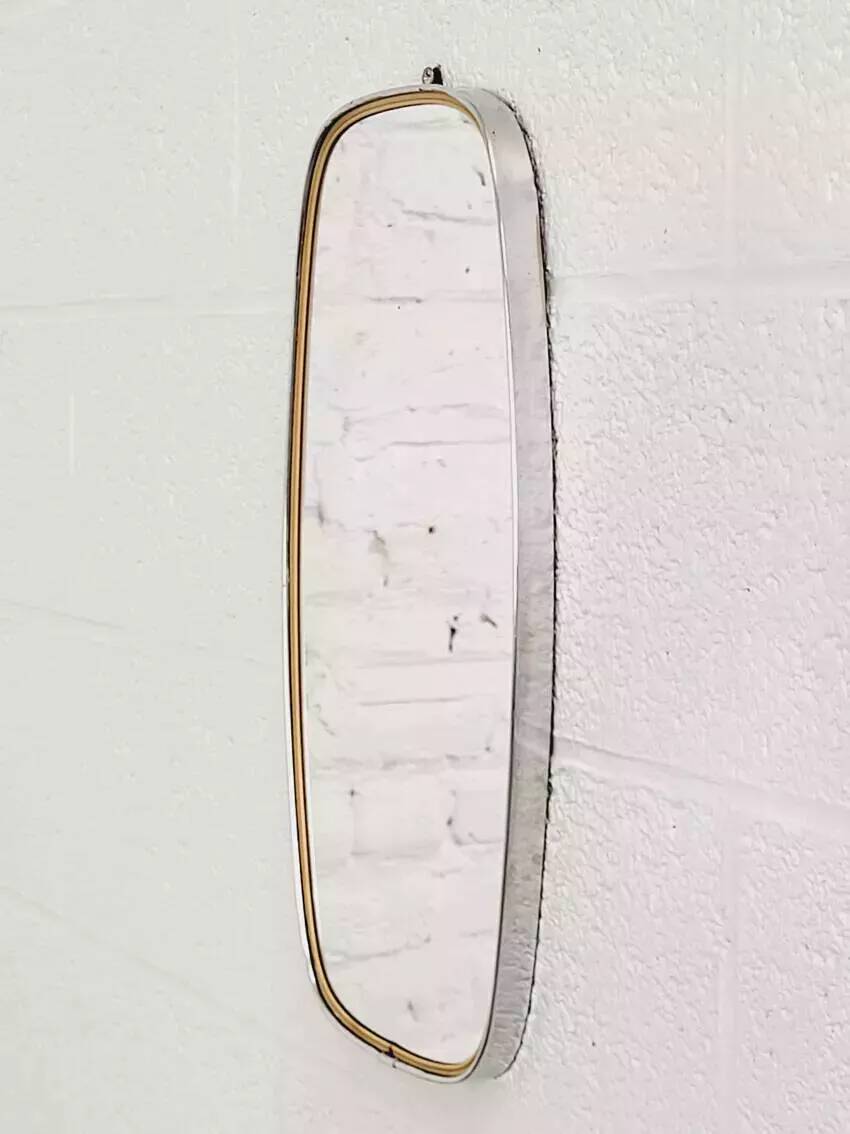Rear view mirror and free form from the 50s - 60s on chrome frame