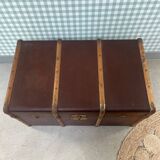 Circled travel trunk