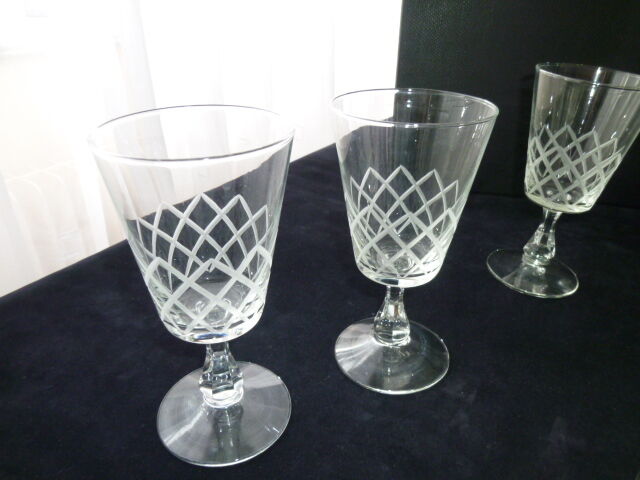 Set de 5 verres à vin en verre décor gravé croisillons