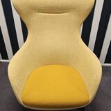 Fauteuil design en tissu jaune et métal noir - Cider Queen