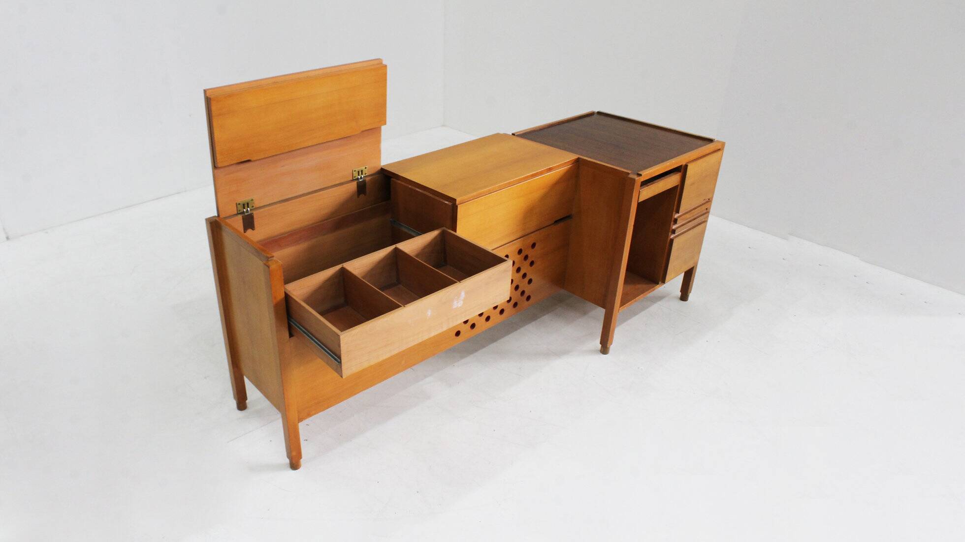 Vintage sideboard 1960s Italy attributed to Carlo Scarpa Anfodillo execution