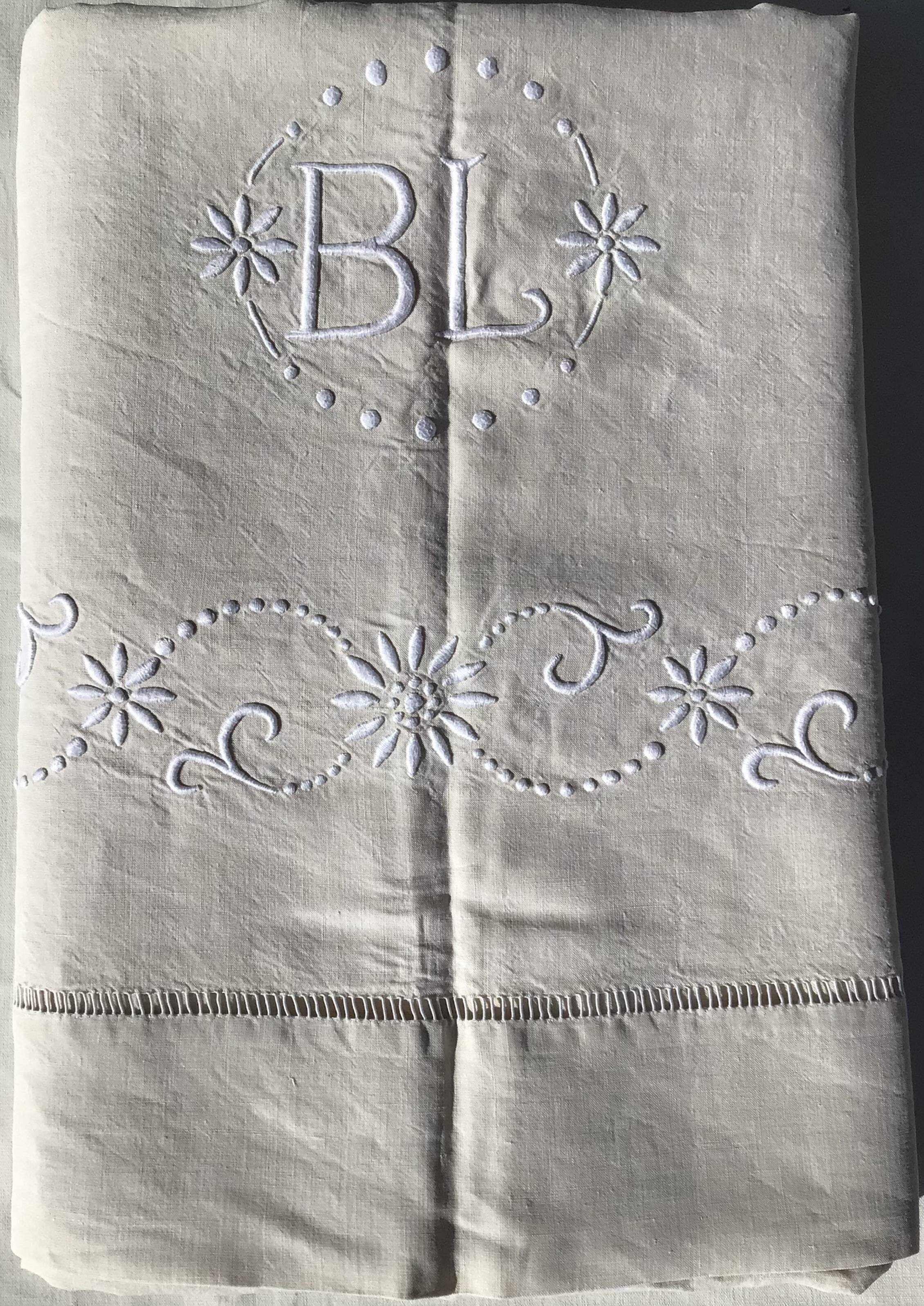 2 embroidered BL linen pillowcases, Venice day