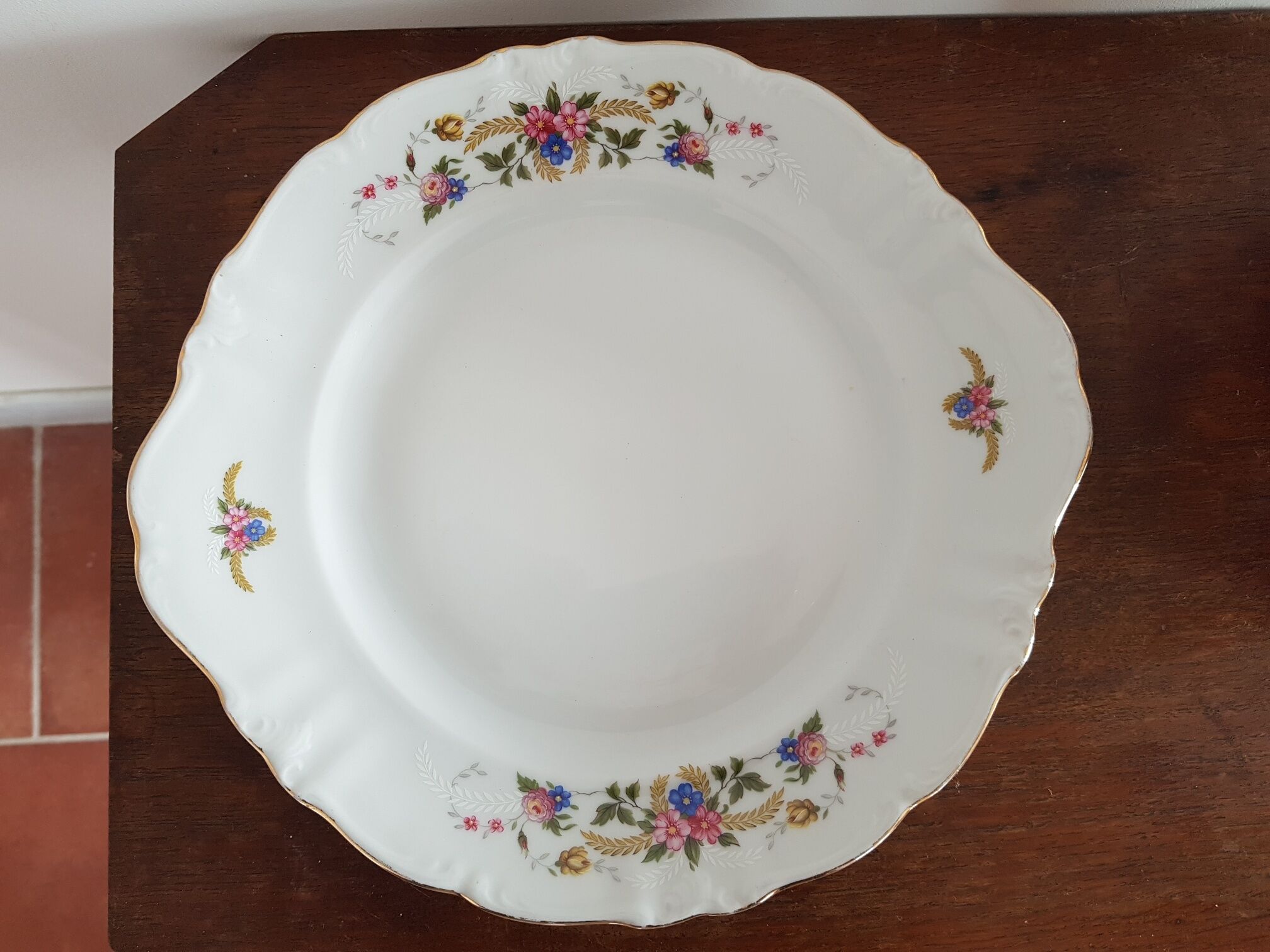 Dessert plates and porcelain dish flowers dessert service