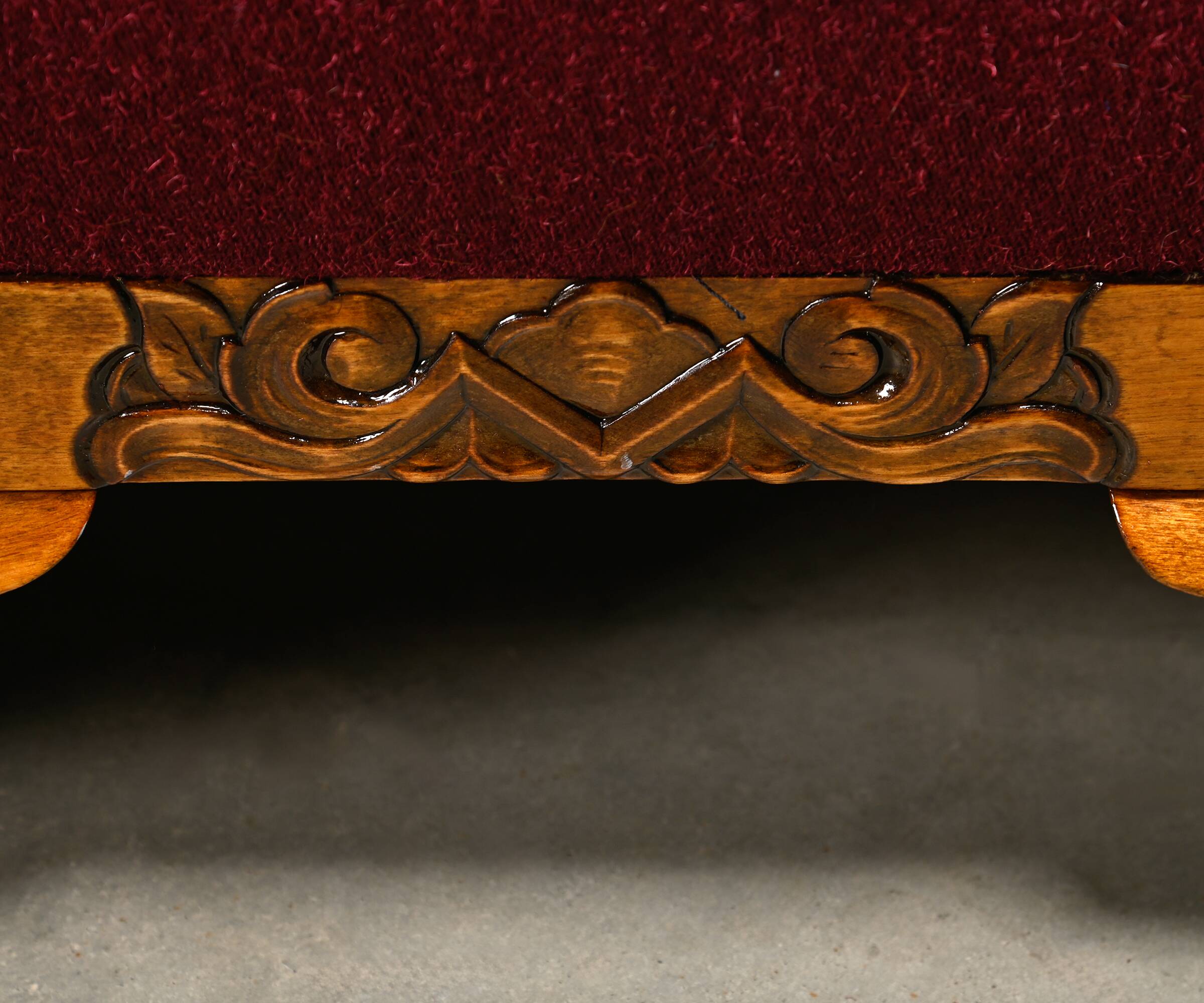 Paire de fauteuils Art déco d'ébéniste danois, revêtus de tissu de laine bordeaux